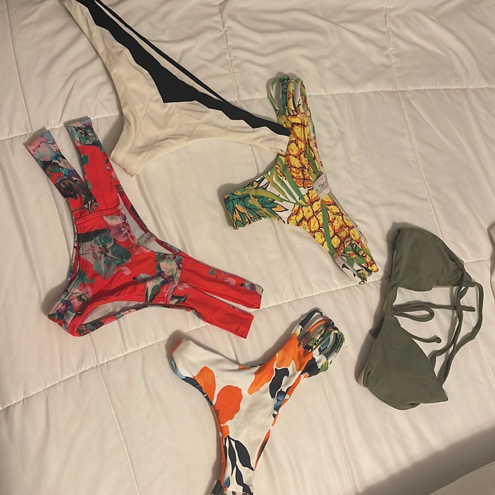 5 pack of name brand bikini’s